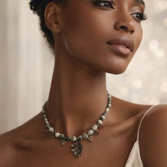 TERRA GEMMS Signature Tree Agate & Oak Leaf Nature Necklace - Picture 2 of 3